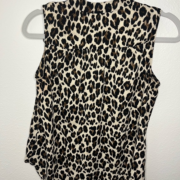 Vince Camuto Women’s Leopard Sleeveless Blouse - Picture 3 of 5